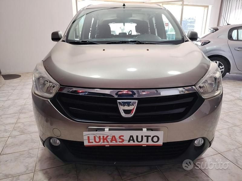 Usata Dacia Lodgy 85 CV (62 kW) 2012 Giallo Monovolume