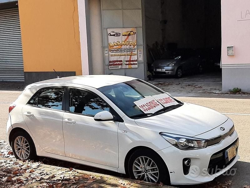 Usata Kia Rio Active 78 CV (57 kW) 2018 Bianco Berlina