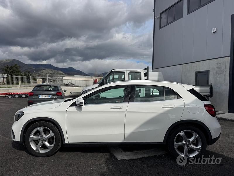 Usata Mercedes GLA200 136 CV (100 kW) 2019 Bianco SUV