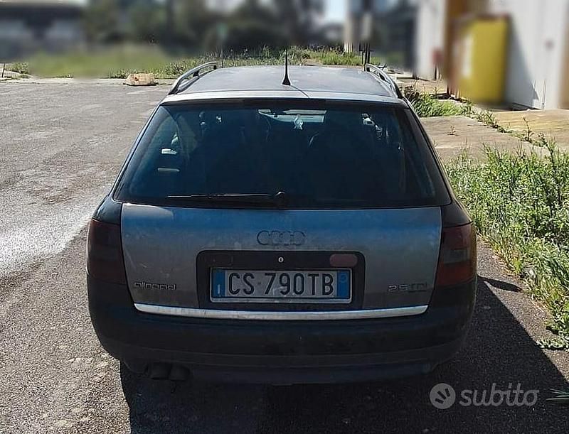 Usata Audi A6 130 CV (95 kW) 2002 Nero Station wagon