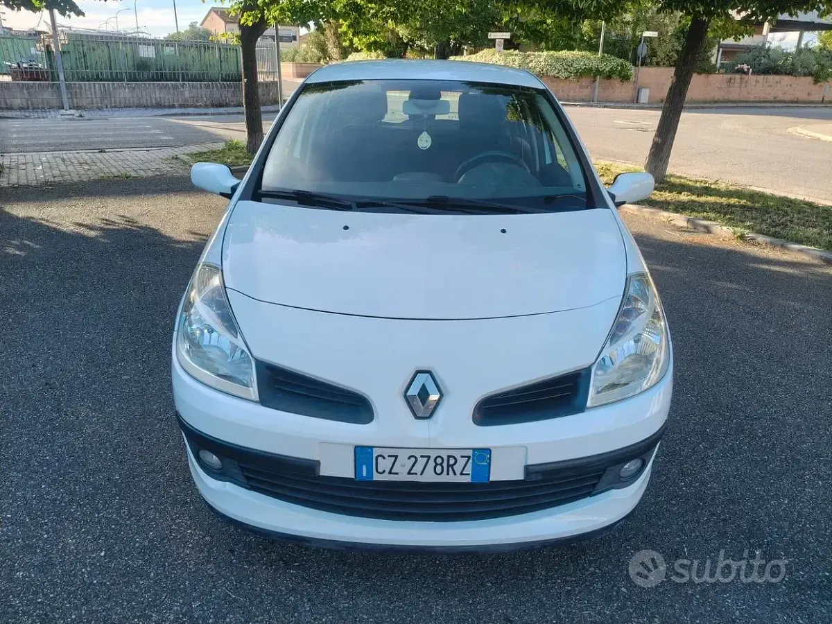 Usata Renault Clio II 111 CV (81 kW) 2006 Bianco Berlina
