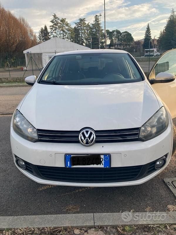 Usata VW Golf VI 122 CV (89 kW) 2010 Bianco Utilitaria