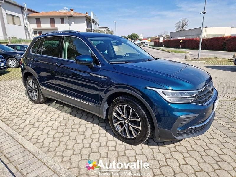Usata VW Tiguan Life 150 CV (110 kW) 2021 Blu SUV