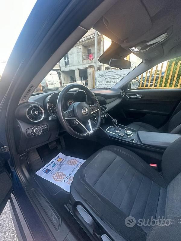 Usata Alfa Romeo Giulia 160 CV (117 kW) 2017 Blu Berlina