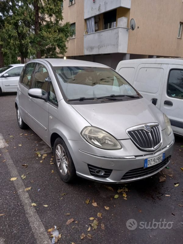 Grigio Usata 2009 Lancia Musa Monovolume | 3000 € - Immagine 1/4