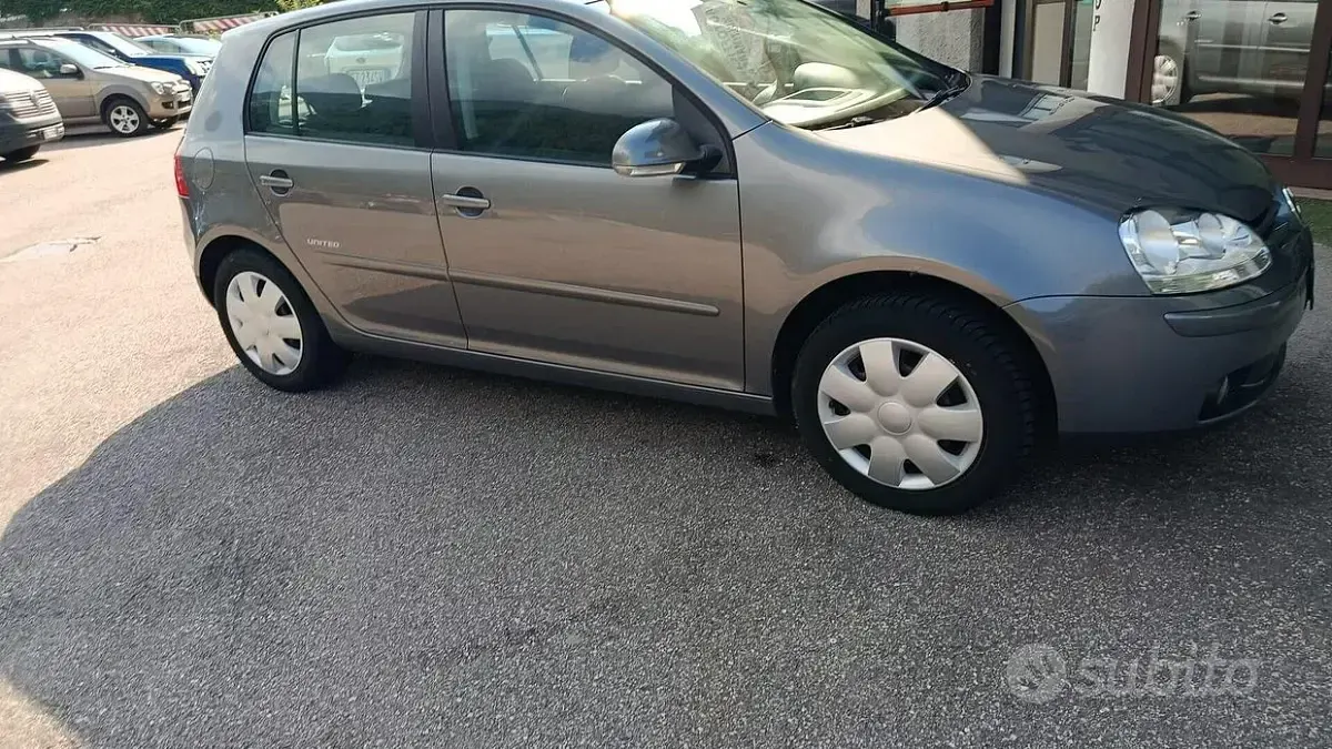 Usata VW Golf VI Comfortline 102 CV (75 kW) 2008 Grigio Utilitaria