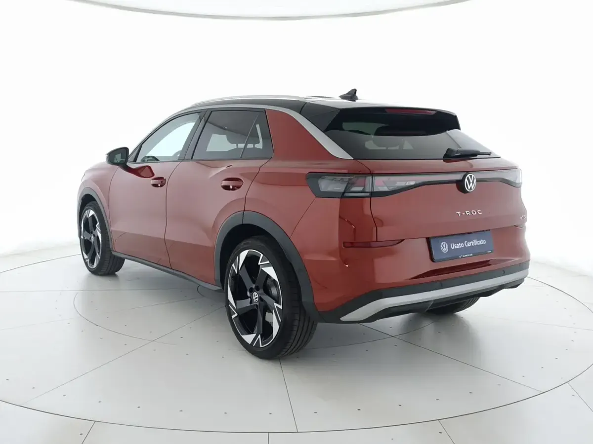 Usata VW T-Roc Style 116 CV (85 kW) 2026 Flame red metallizzato nero SUV