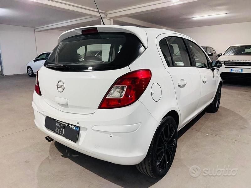 Usata Opel Corsa Edition 86 CV (63 kW) 2012 Bianco Utilitaria
