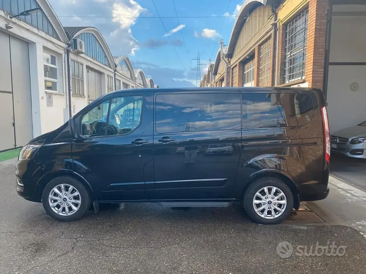 Usata Ford Tourneo Titanium 131 CV (96 kW) 2018 Nero Monovolume