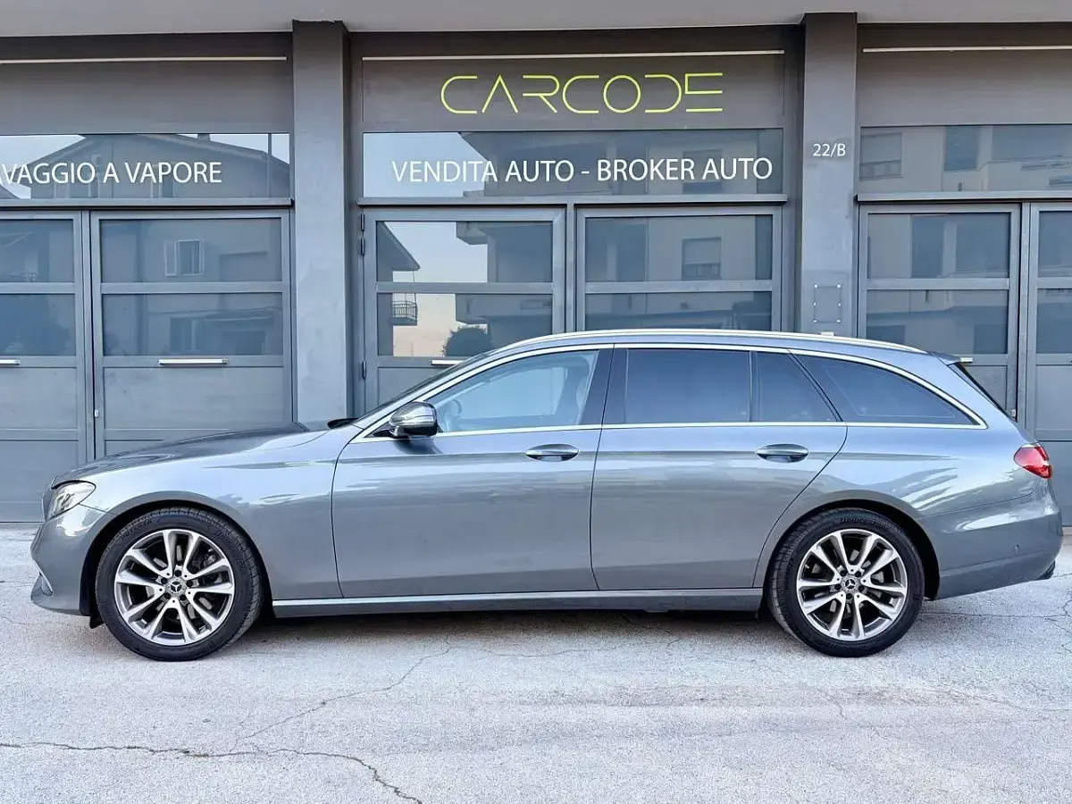 Usata Mercedes E220 Premium Plus 194 CV (142 kW) 2020 Grigio Station wagon