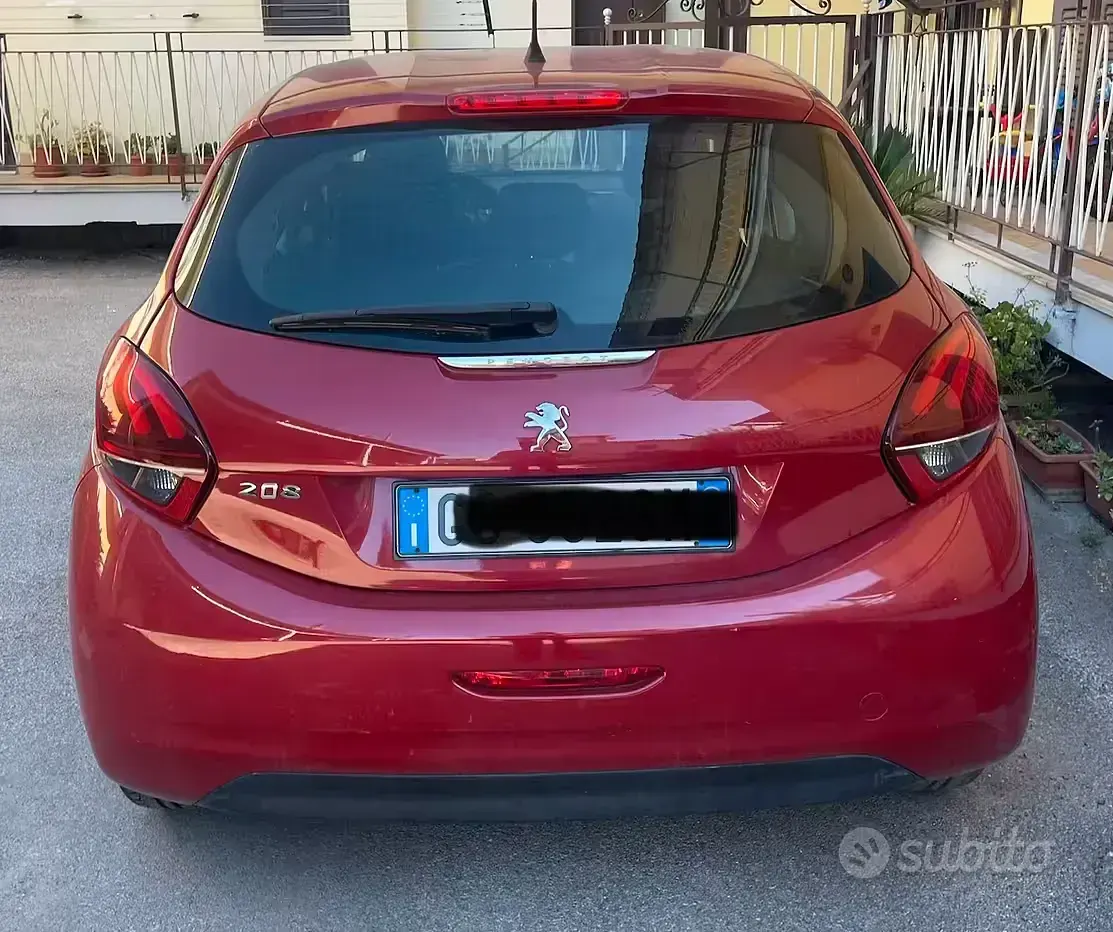 Usata Peugeot 208 68 CV (50 kW) 2018 Rosso Utilitaria