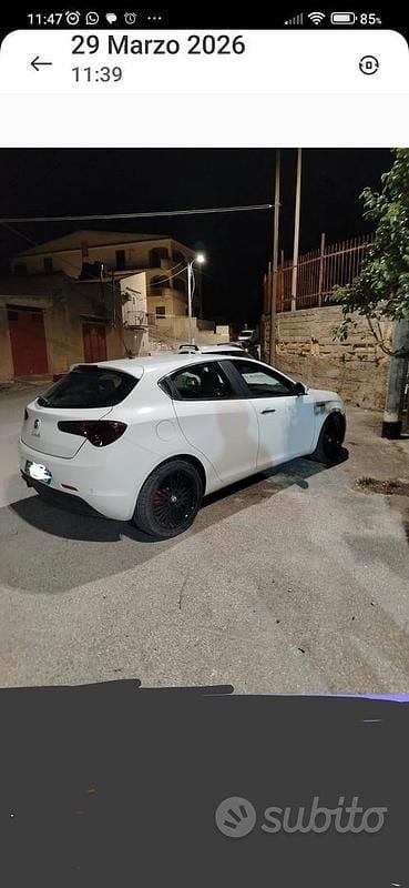 Usata Alfa Romeo Giulietta 105 CV (77 kW) 2011 Bianco Utilitaria