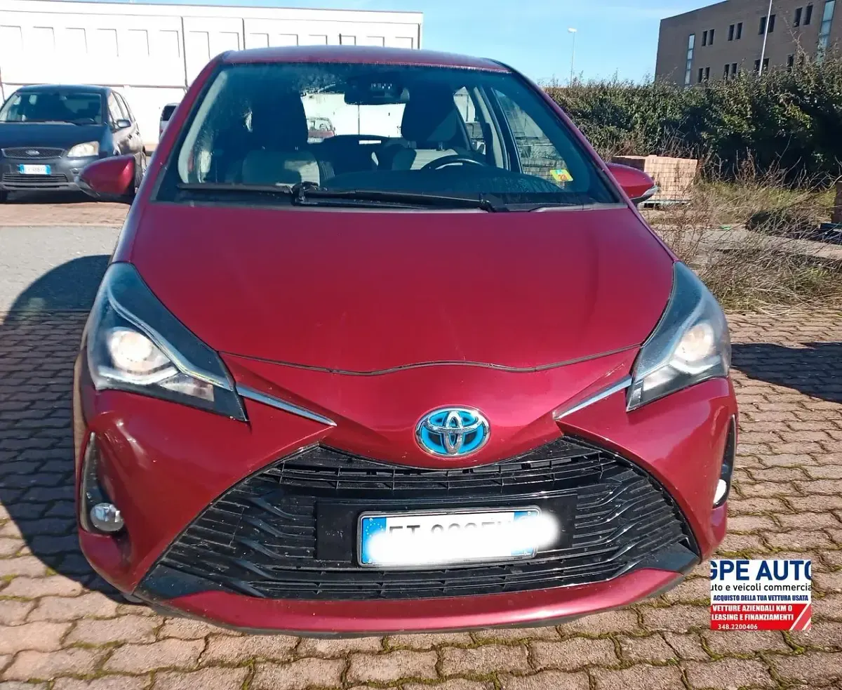 Usata Toyota Yaris Hybrid Active 73 CV (53 kW) 2019 Rosso Berlina