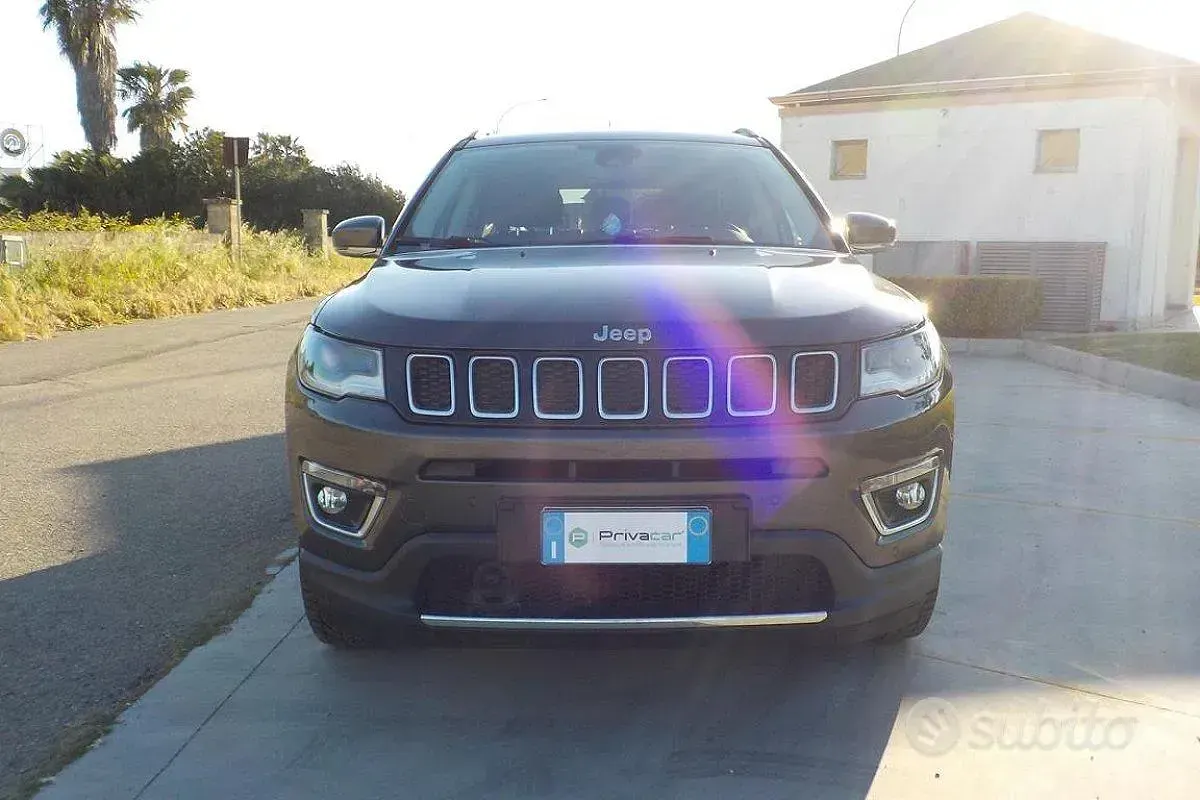 Używany Jeep Compass Limited 140 KM (102 kW) 2019 Szary SUV