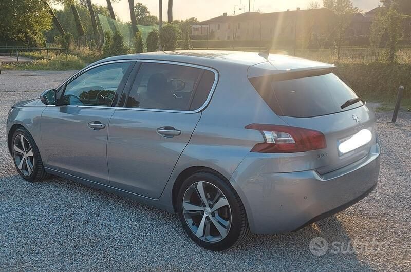 Grigio Usata 2014 Peugeot 308 Access Tre volumi | 6000 € (Buon prezzo) - Immagine 1/4
