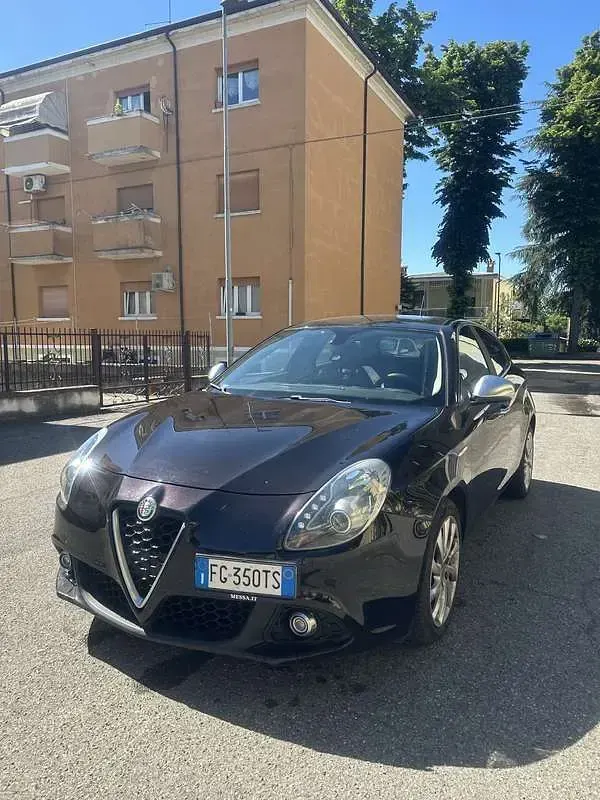 Usado Alfa Romeo Giulietta Super 120 CV (88 kW) 2017 Negro Utilitario