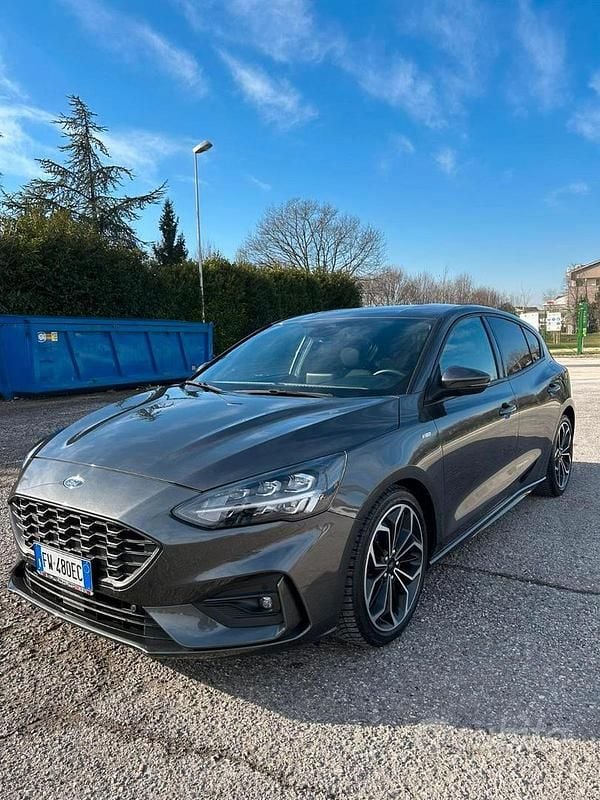 Grigio Usata 2019 Ford Focus ST-Line Berlina | 14.300 € (Buon prezzo) - Immagine 1/4