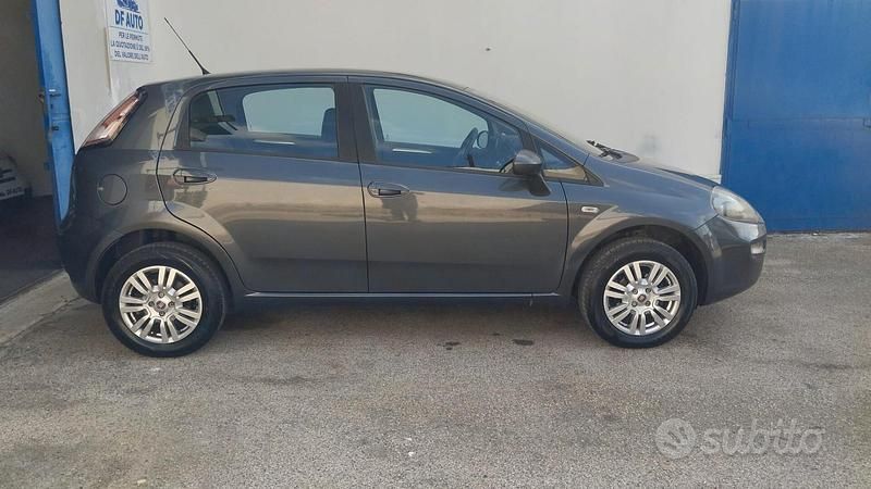 Usata Fiat Punto Lounge 69 CV (50 kW) 2014 Nero Utilitaria