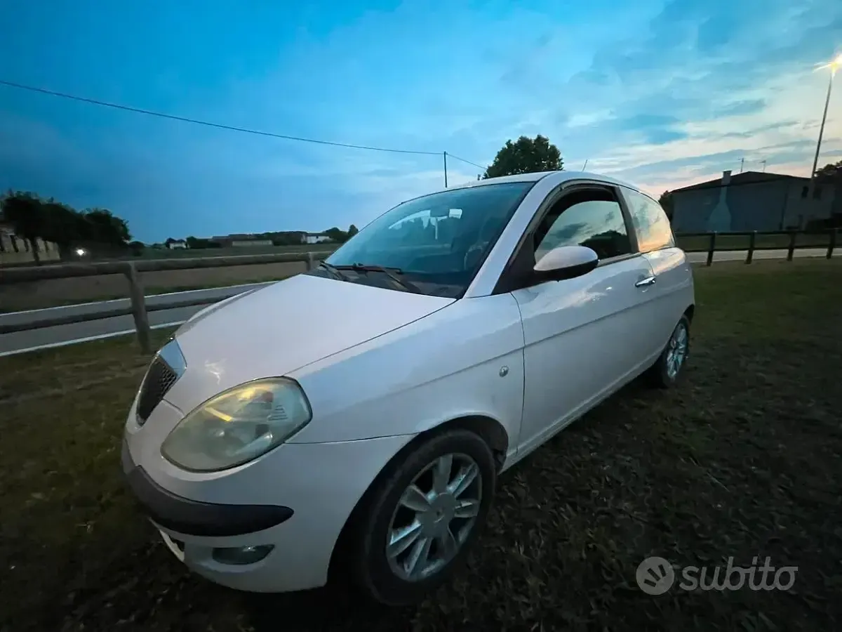Usata Lancia Ypsilon 60 CV (44 kW) 2006 Utilitaria