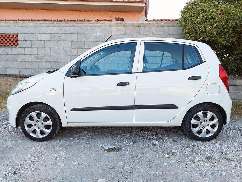Usata Hyundai i10 69 CV (50 kW) 2012 Bianco Utilitaria
