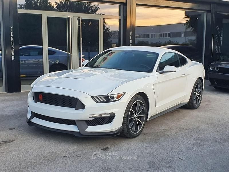 Usata Ford Mustang Fastback 317 CV (233 kW) 2016 Bianco pastello Coupé