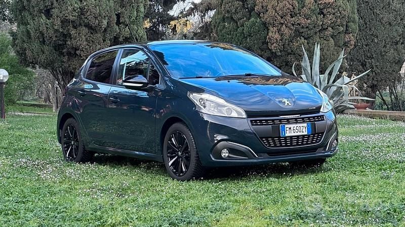 Usata Peugeot 208 Allure 81 CV (59 kW) 2018 Blu Utilitaria