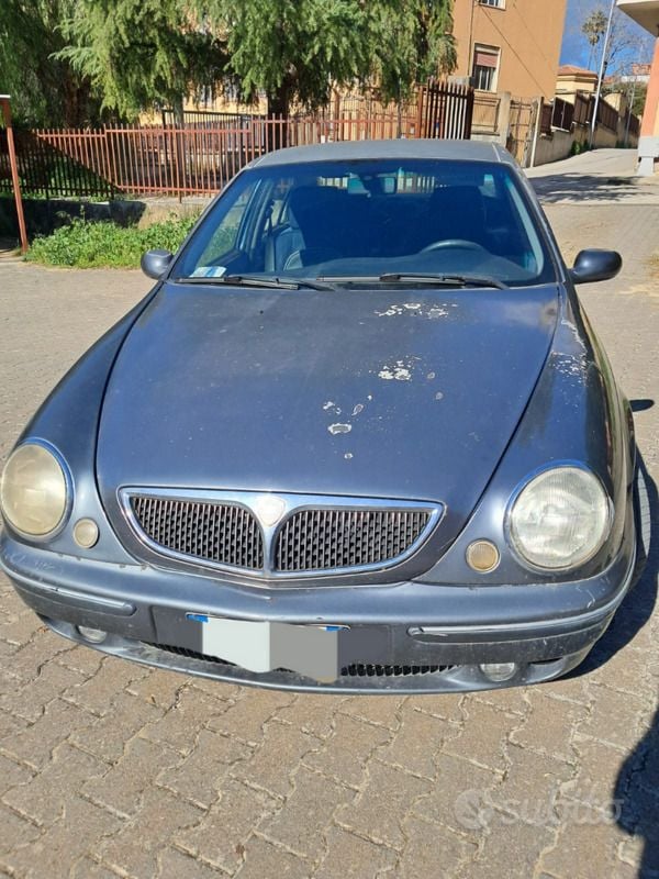 Usata 2000 Lancia Lybra Tre volumi | 600 € (Ottimo prezzo) - Immagine 1/4