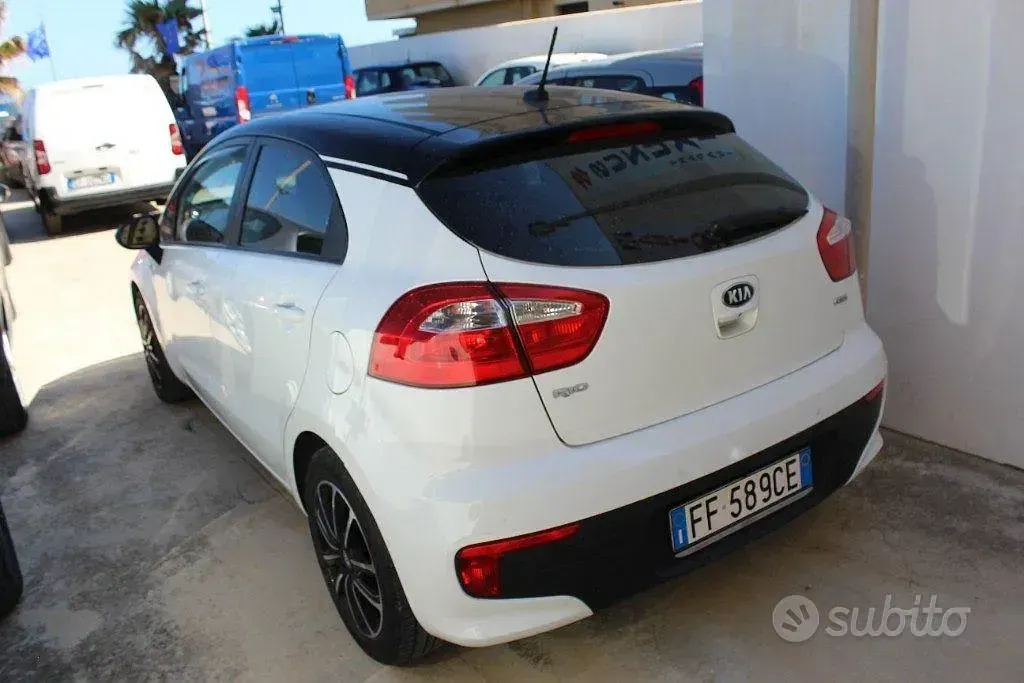 Usata Kia Rio 75 CV (55 kW) 2016 Grigio Utilitaria