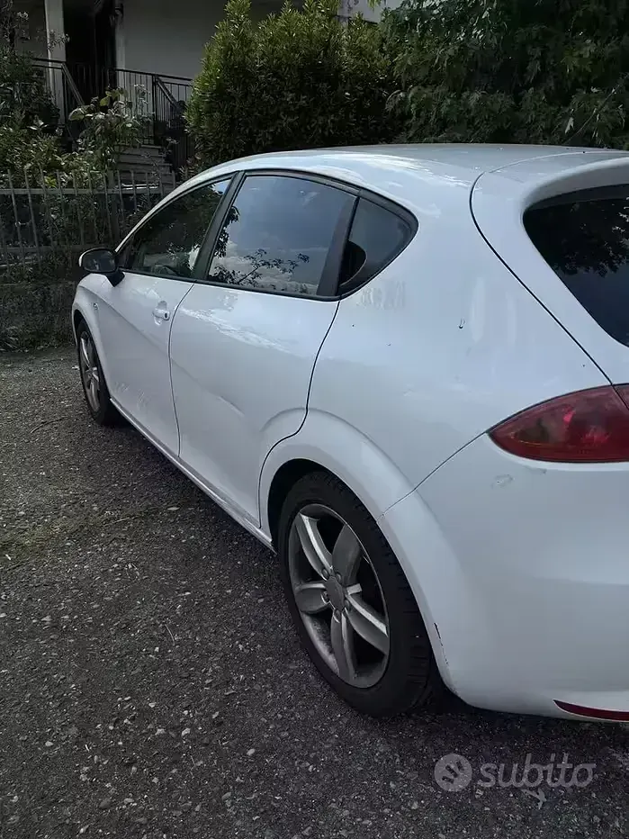 Usata Seat Leon Reference 102 CV (75 kW) 2009 Bianco Utilitaria