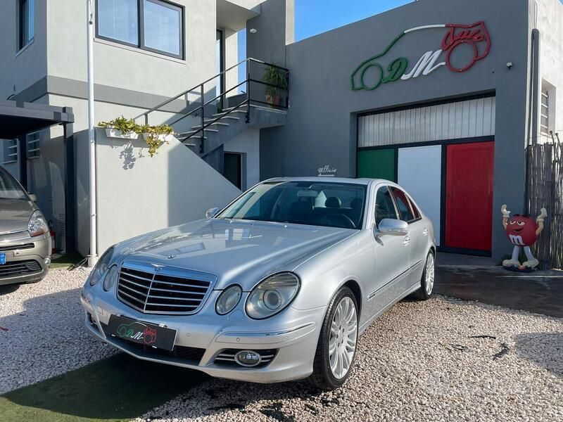 Grigio Usata 2007 Mercedes E280 Tre volumi | 4990 € (Molto cara) - Immagine 1/4