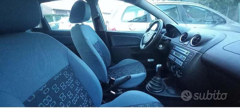 Usata Ford Fiesta 75 CV (55 kW) 2005 Utilitaria