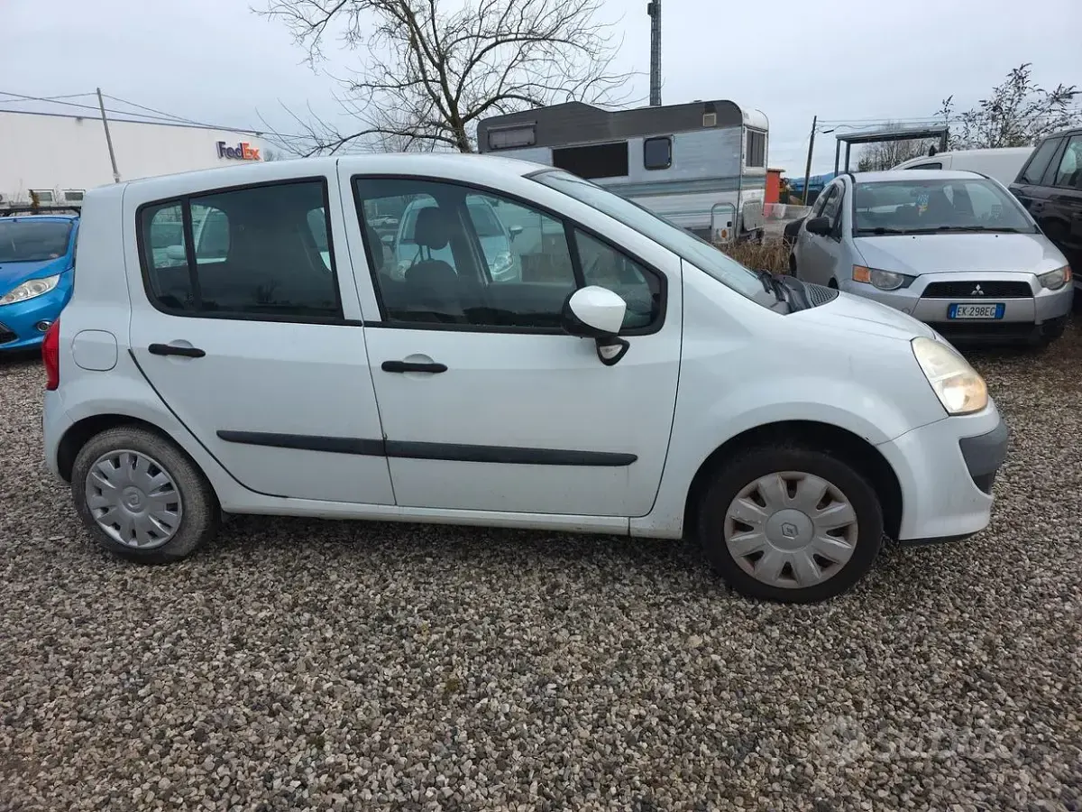 Usata Renault Modus Dynamique 75 CV (55 kW) 2011 Bianco Monovolume