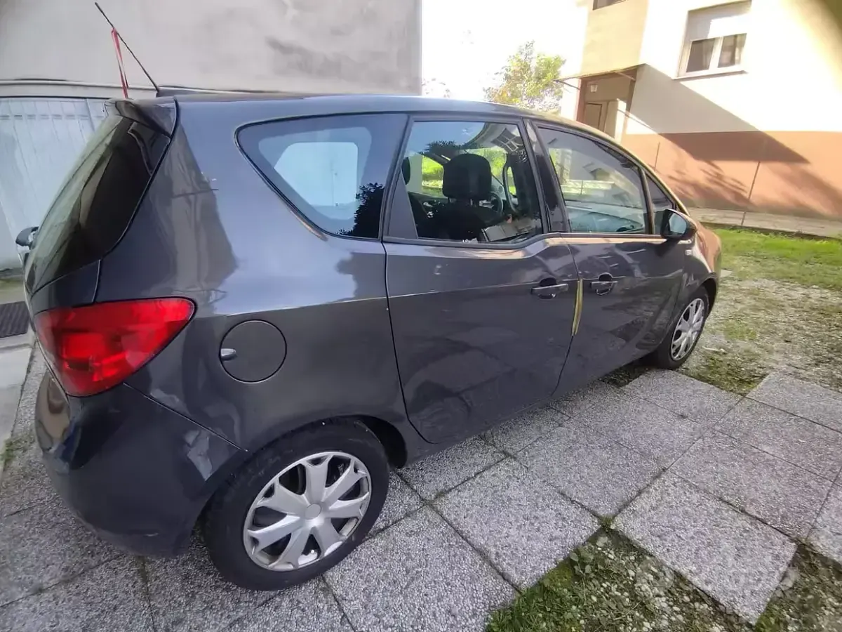 Usata Opel Meriva 95 CV (69 kW) 2017 Bluazzurro Monovolume