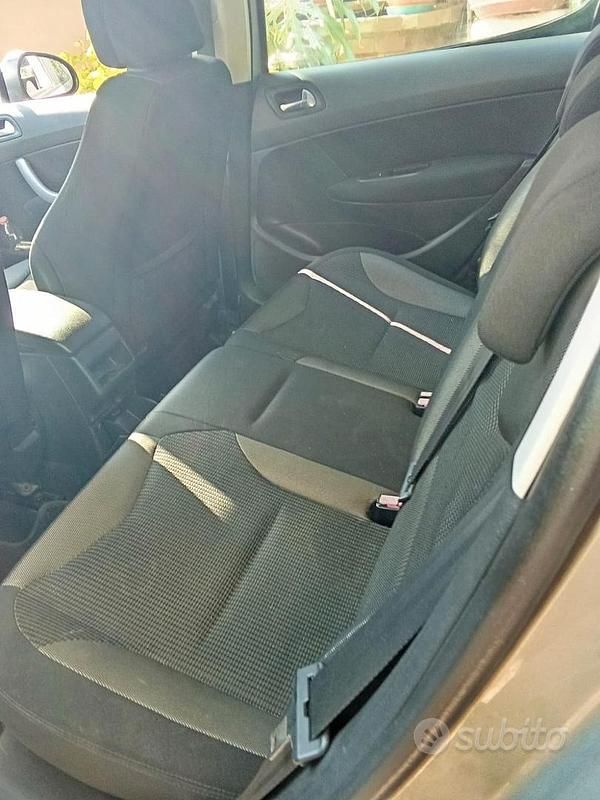 Usata Peugeot 2008 2008 Grigio SUV