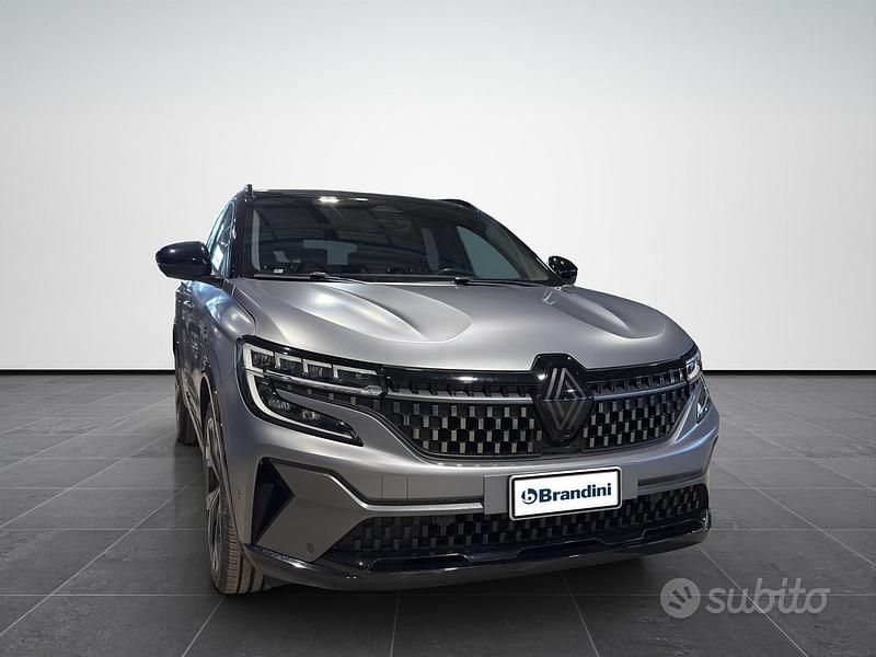 Usata Renault Austral Iconic Esprit Alpine 131 CV (96 kW) 2023 Grigio opaco SUV