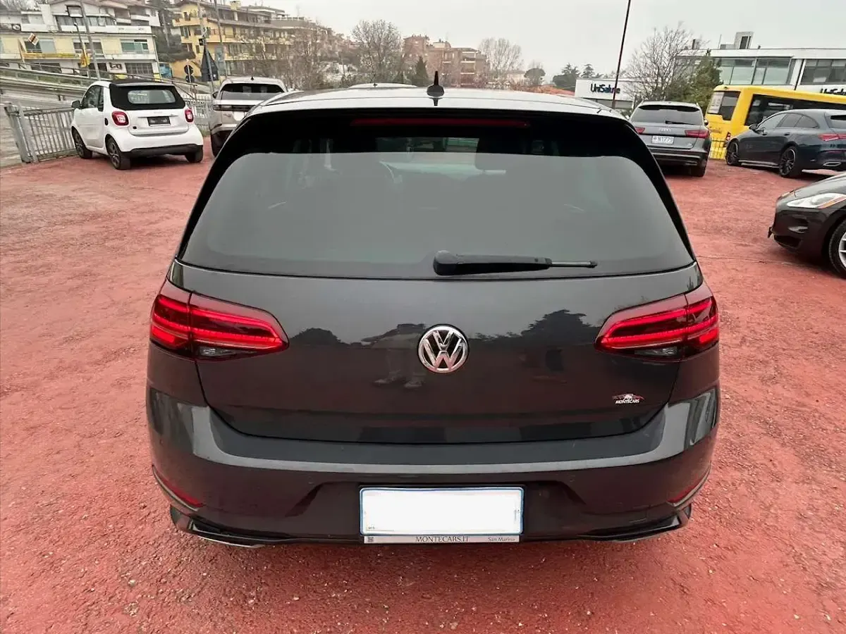 Usata VW Golf VII R-line 150 CV (110 kW) 2019 Grigio nardò Berlina