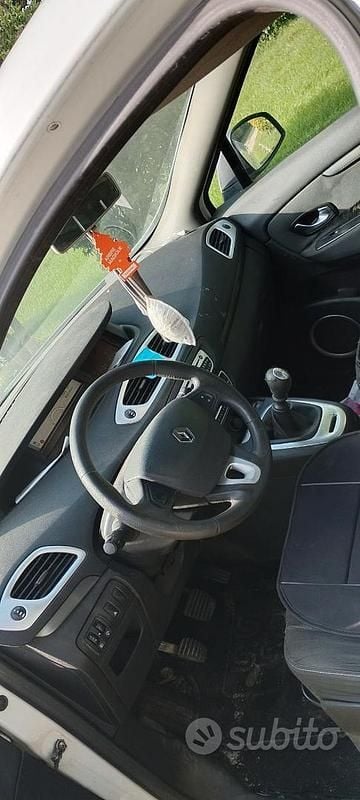 Bianco Usata 2010 Renault Scénic III XMOD Monovolume | 3500 € (Ottimo prezzo) - Immagine 1/3