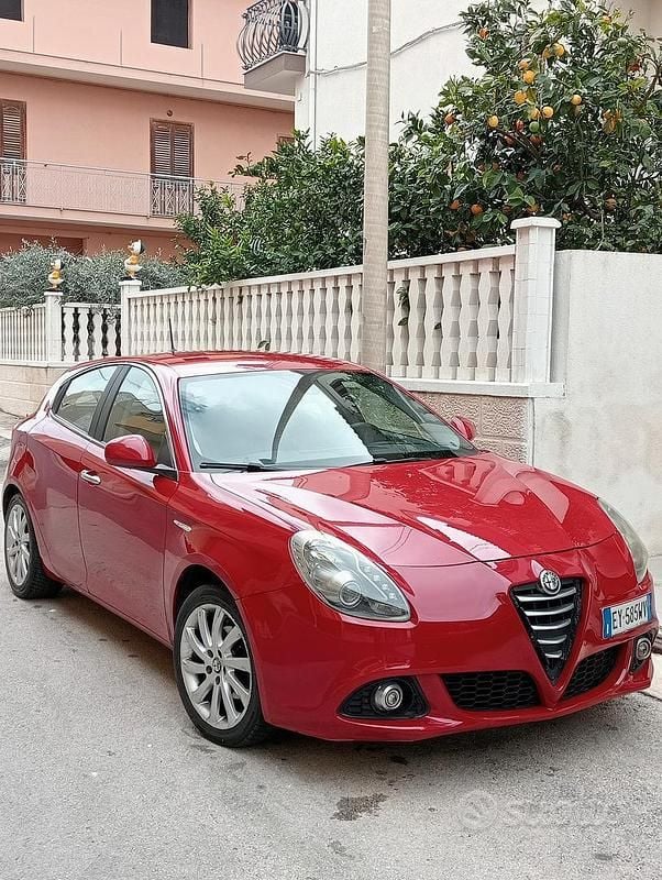 Usata Alfa Romeo Giulietta 109 CV (80 kW) 2015 Rosso Berlina