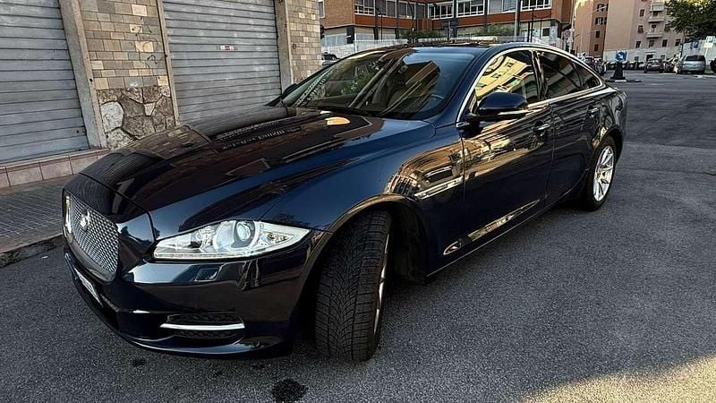 Usata Jaguar XJ Premium Luxury 275 CV (202 kW) 2011 Blu/azzurro Berlina