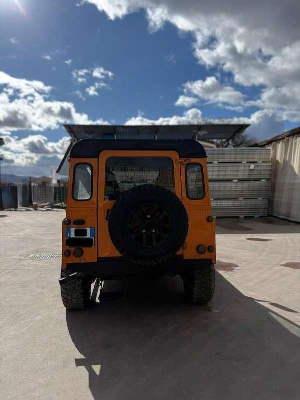 Usata Land Rover Defender 122 CV (89 kW) 1998 Arancione SUV
