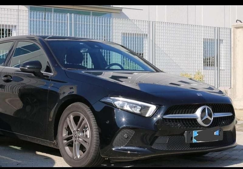 Usata 2019 Mercedes A180 Business Tre volumi | 21.900 € (Buon prezzo) - Immagine 1/4
