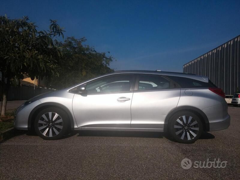 Usata Honda Civic Elegance 120 CV (88 kW) 2015 Argento Station wagon