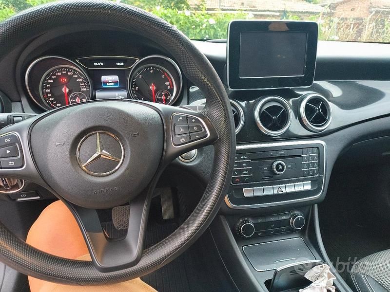 Usata Mercedes CLA180 2017 Nero Berlina