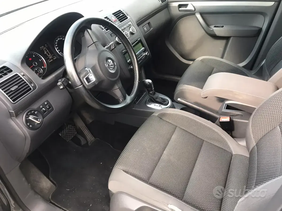 Usata VW Touran 105 CV (77 kW) 2015 Grigio Monovolume