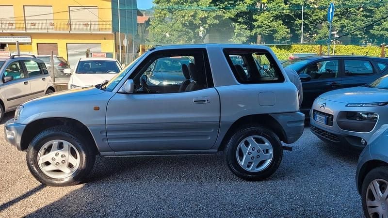 Usata Toyota RAV4 128 CV (94 kW) 1999 Argento SUV