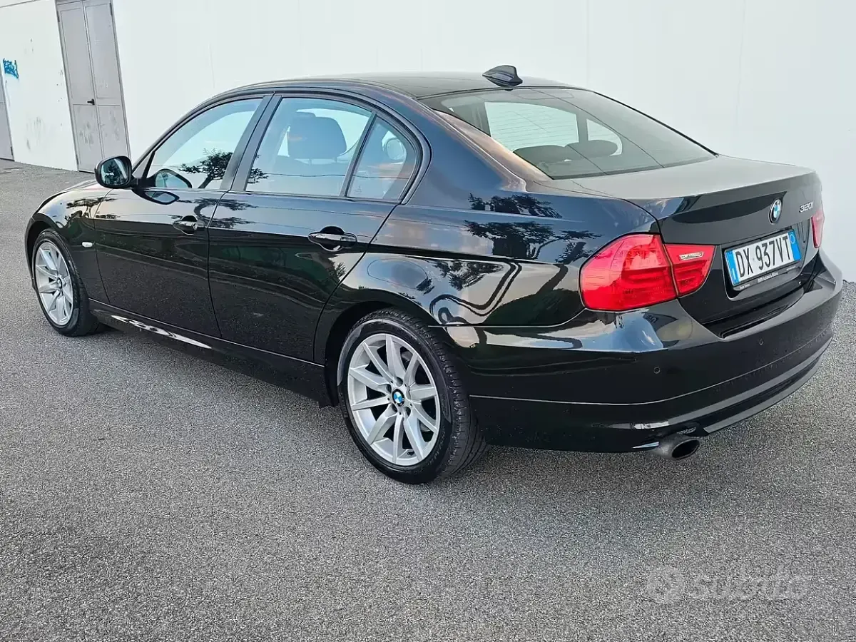 Begagnad BMW 320 170 HK (125 kW) 2009 Svart Sedan