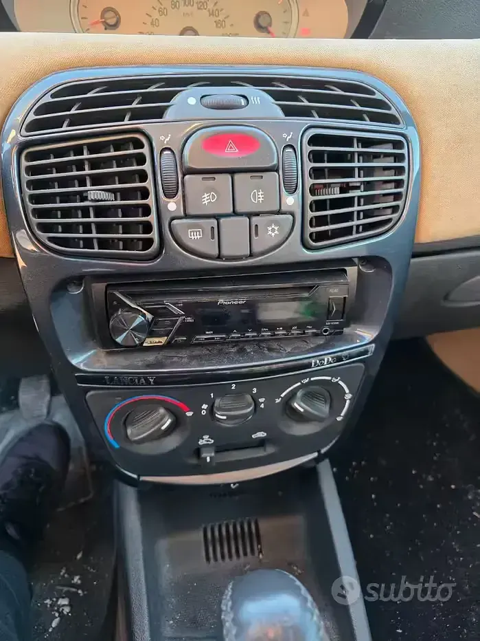 Usata Lancia Ypsilon 80 CV (58 kW) 2001 Blu Utilitaria