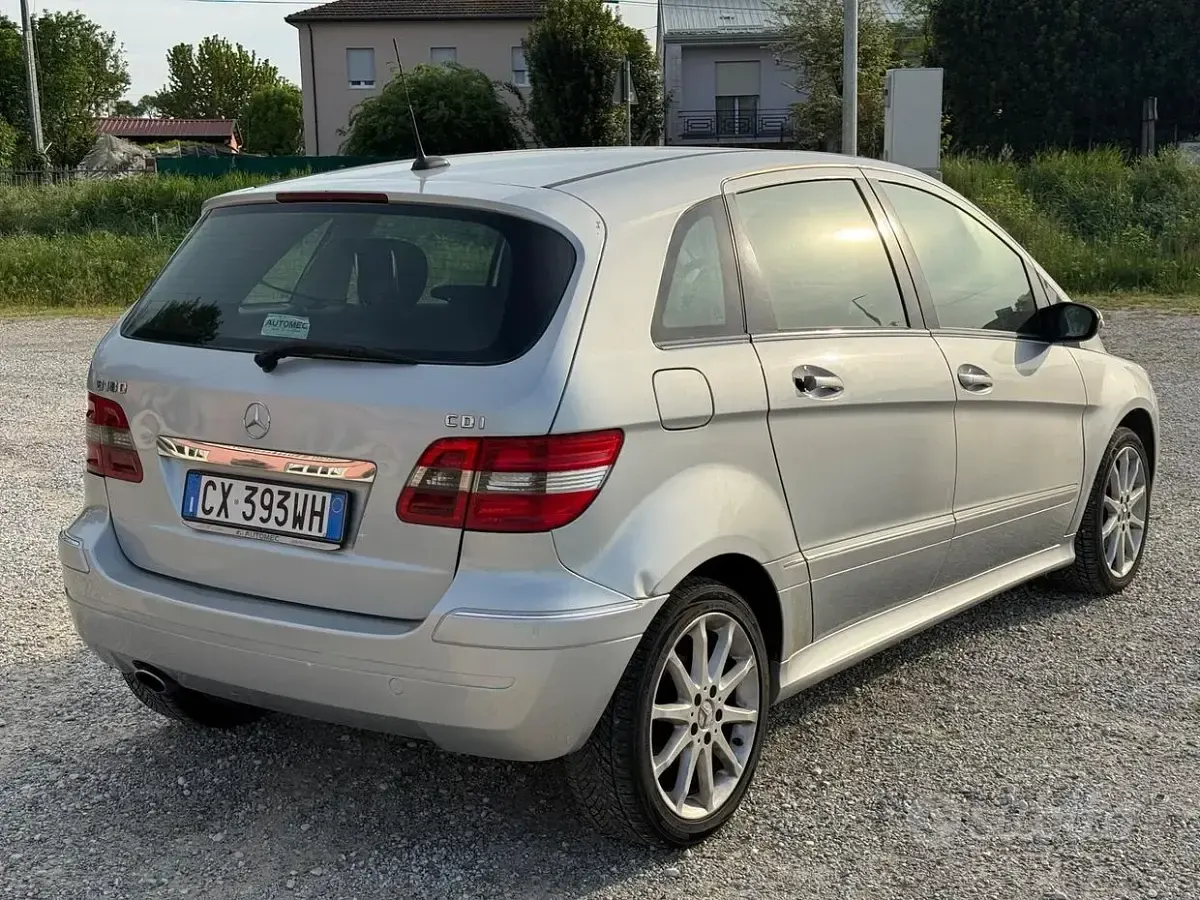 Usata Mercedes B180 109 CV (80 kW) 2006 Grigio Monovolume