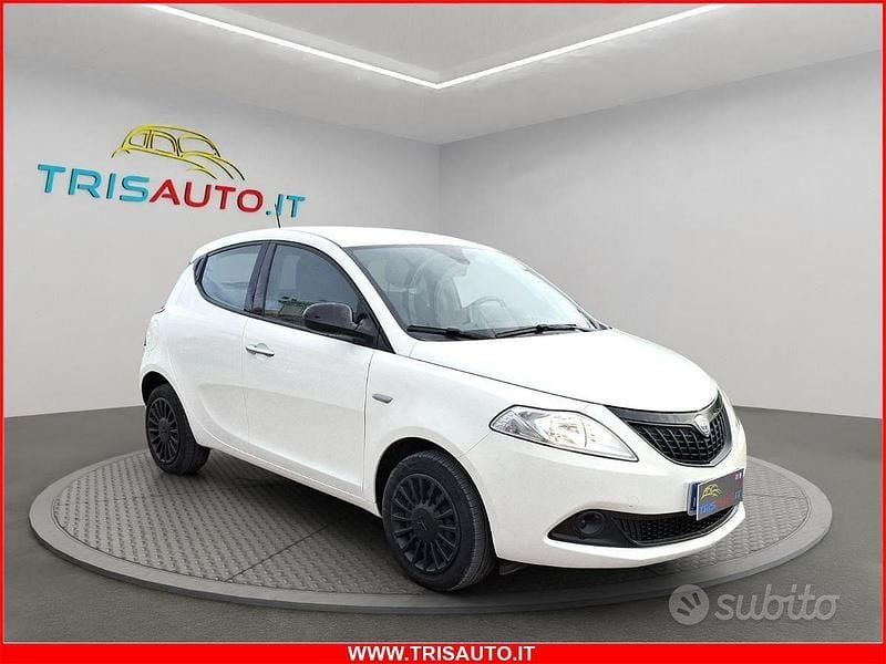 Usata Lancia Ypsilon Silver 71 CV (52 kW) 2023 Bianco Utilitaria