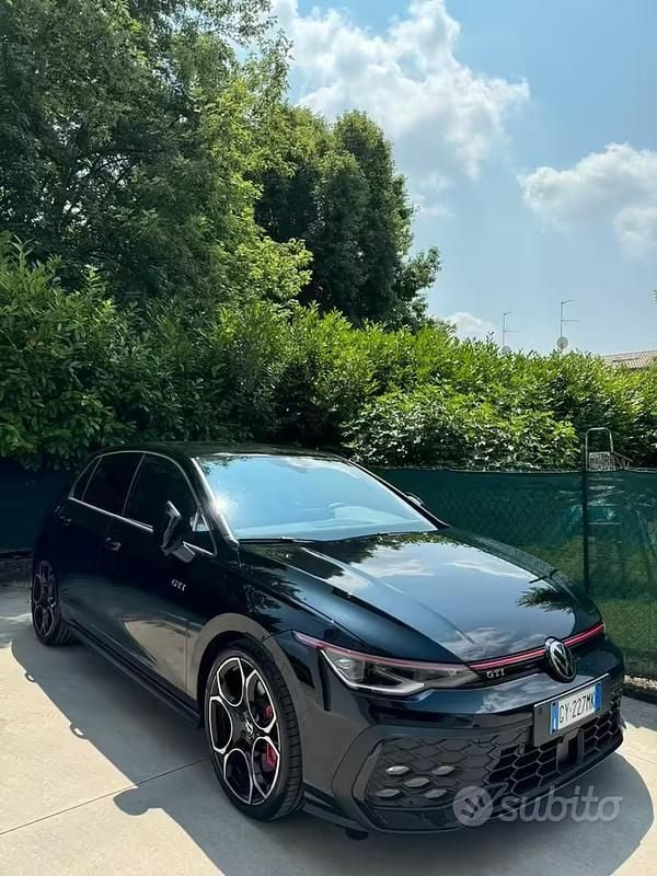 Usata VW Golf VIII GTI 265 CV (194 kW) 2025 Nero Utilitaria